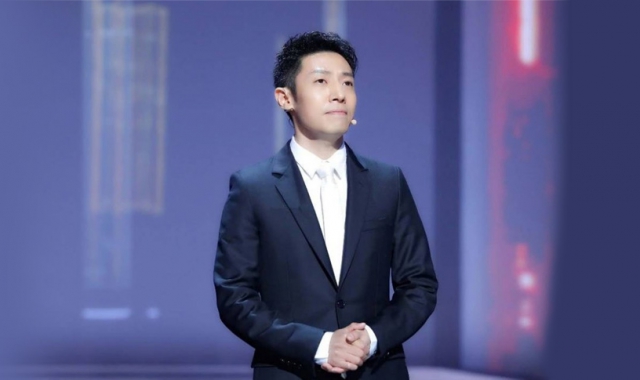 撒贝宁升级当爸,老婆李白顺利诞下龙凤胎,低调晒全家