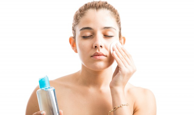 油性皮肤用什么护肤品女性 油皮如何选择合适的护肤品？