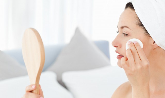 皮肤屏障受损怎么办 拯救干燥敏感肌的秘诀大揭秘！
